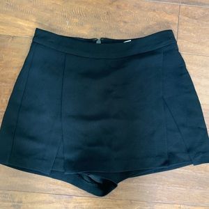 BCBG skort